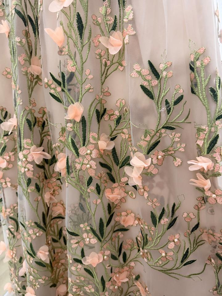 Платье Vera Moni розовое/бежевое с вышивкой