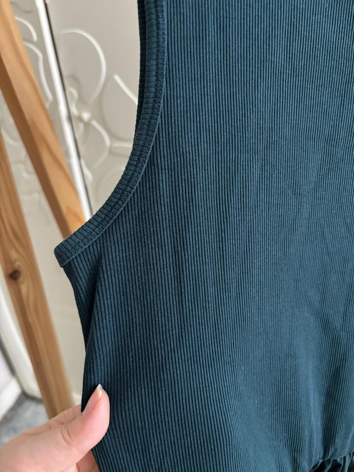 Платье без рукавов Uniqlo темно-зеленое, М