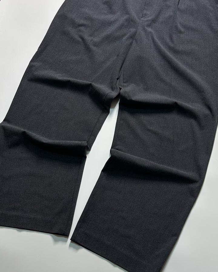 dark grey loose pants by Uniqlo | soprano style
