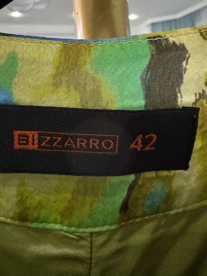 Лёгкое летнее платье с ярким дизайнерским принтом