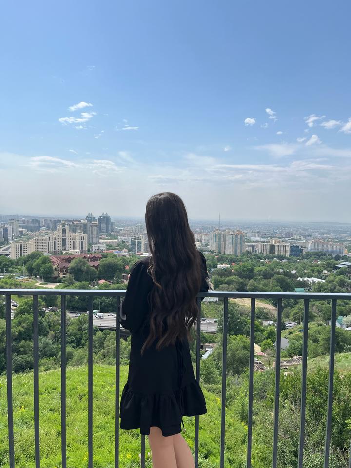 платье черно белое