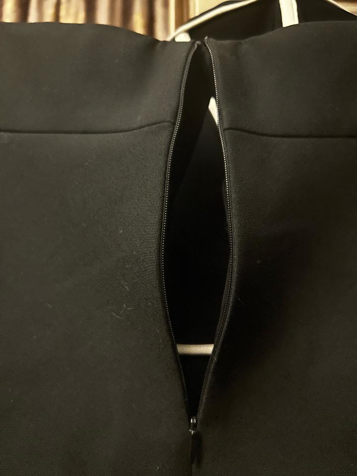 Черное платье Balenciaga