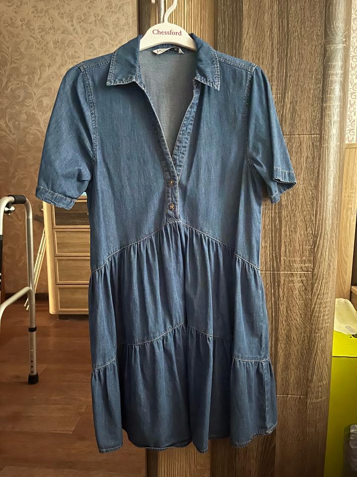 Платье Stradivarius xs