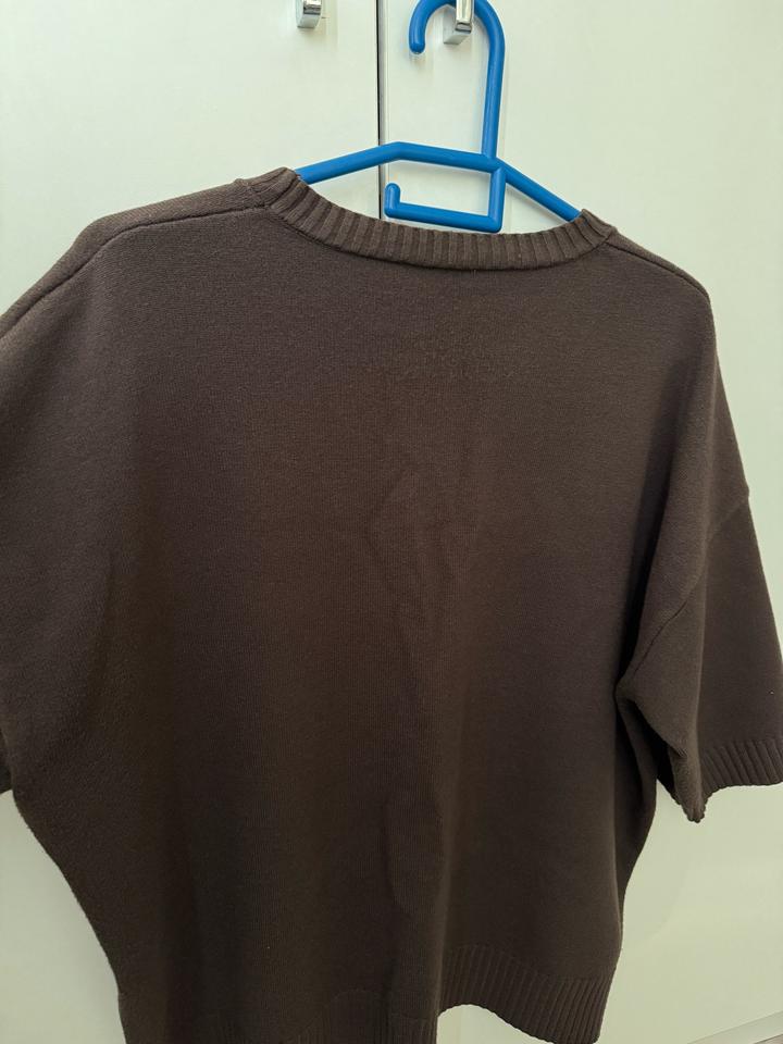 Коричневая кофта