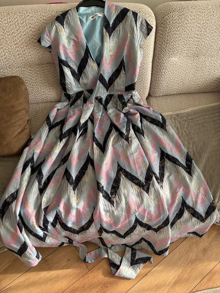 Шикарно платье Бренда Behcetti Italia