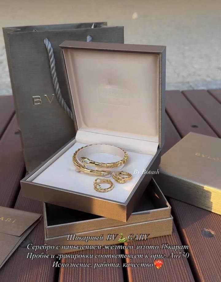 Серьги и кольцо Bvulgari в желтом золоте