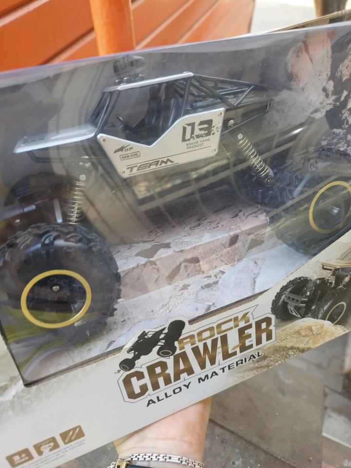 Машинка на пульту новая