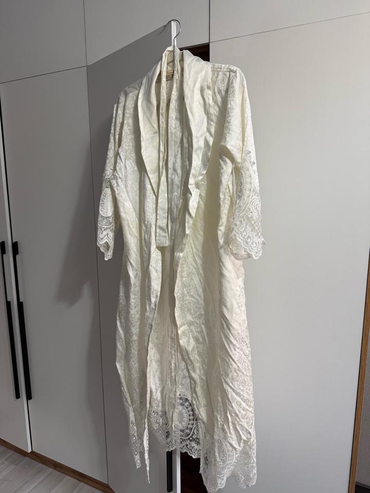 Халат одевала только на сьемку