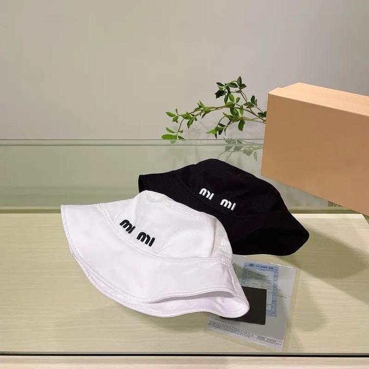 Новая панама miu miu белый