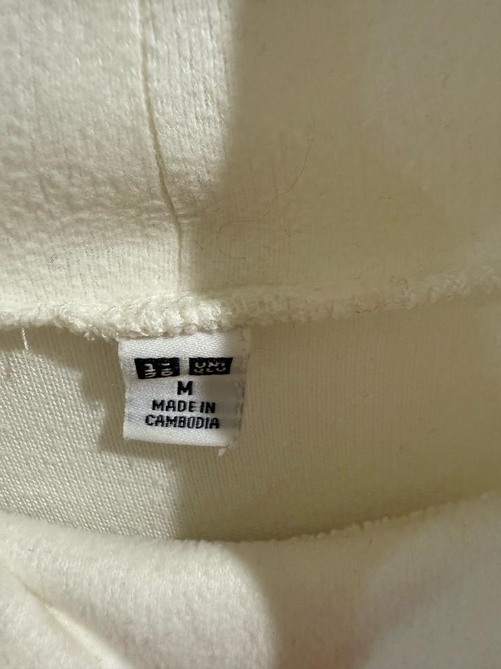 Белая водолазка Uniqlo