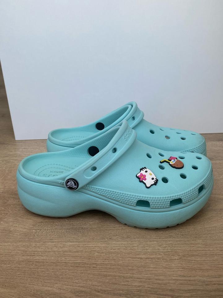 crocs