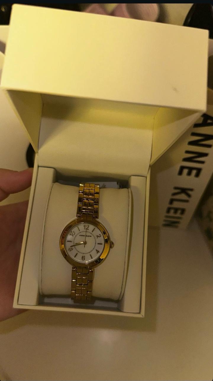 Часы Anne Klein