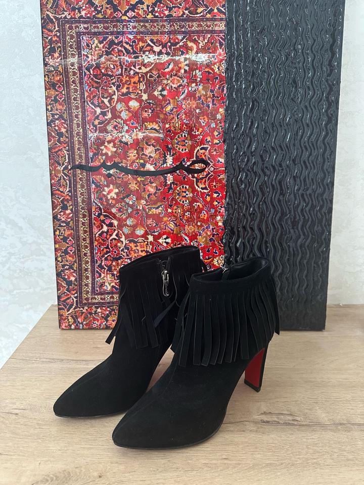 Лабутены замшевые