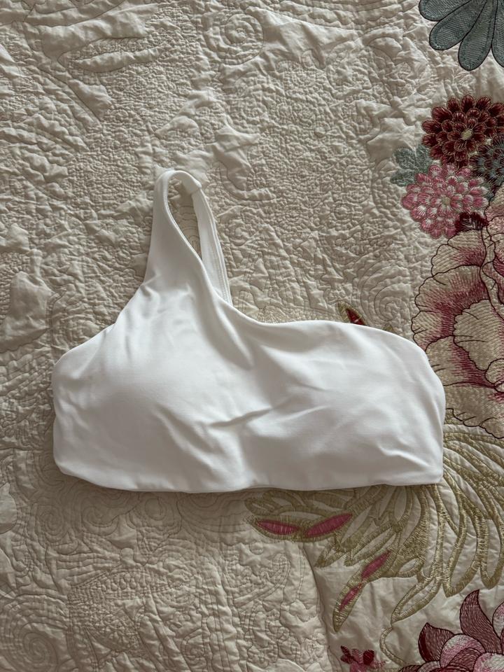 Белый топ новый Фокус Тела