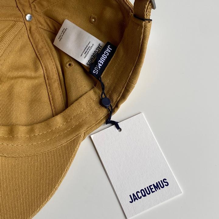Бежевая кепка Jacquemus