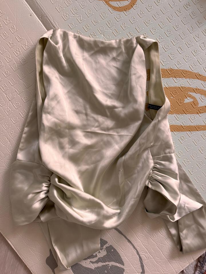 Zara Атласный топ с открытой спиной