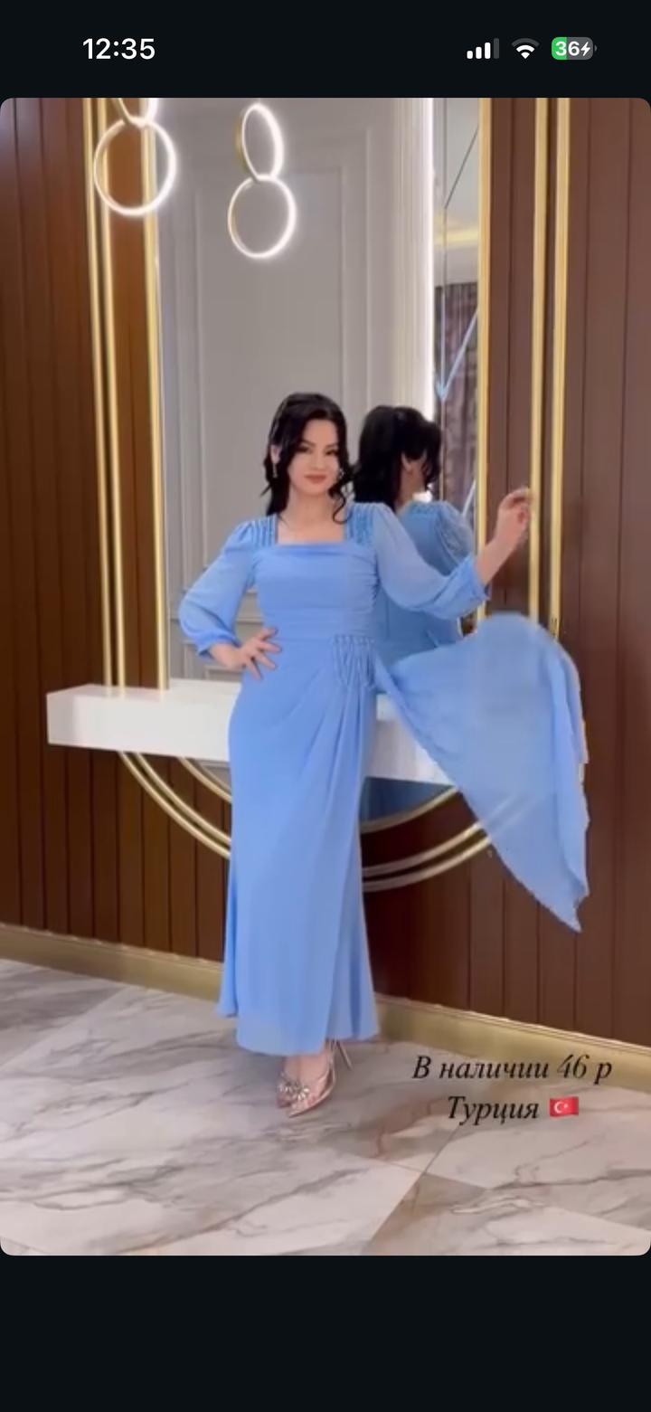 Голубое нарядное платье