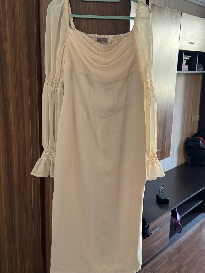 Молочное платье Lichi L