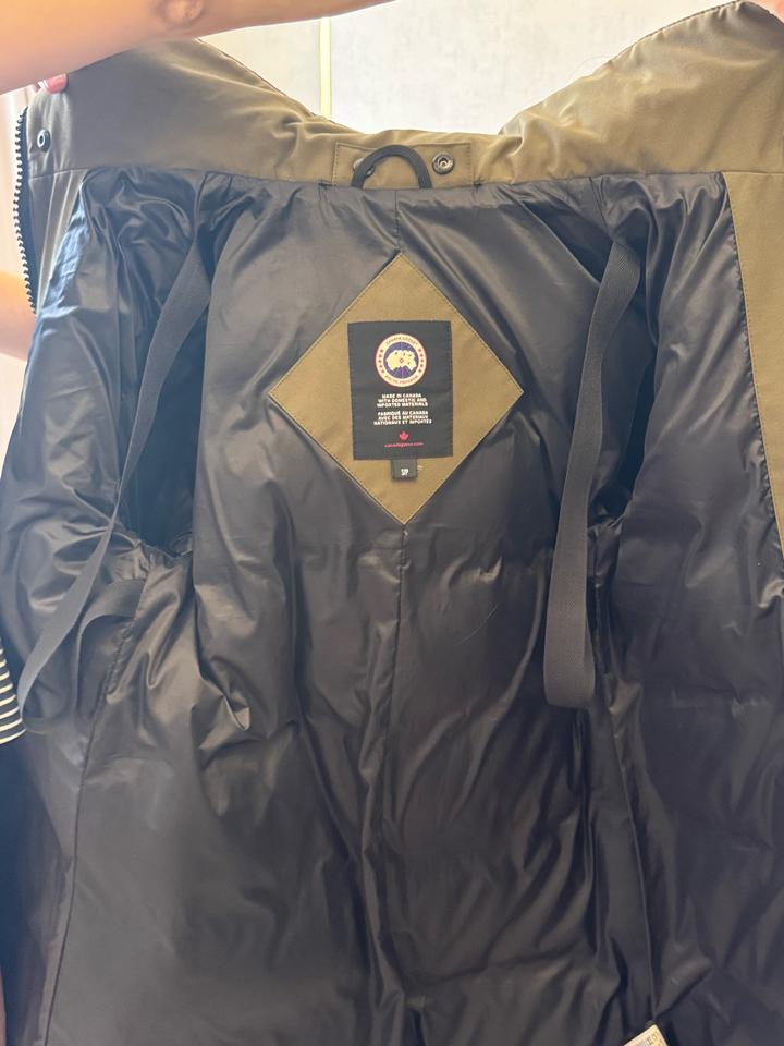 Зимняя куртка от Canada Goose