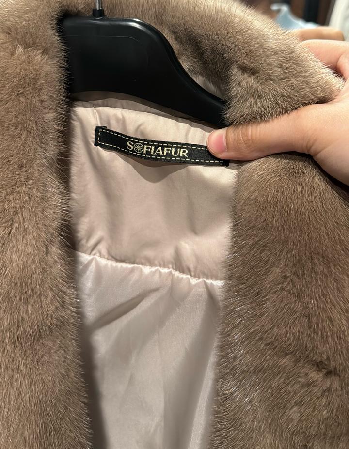 Элитная безрукавка с норковым воротом