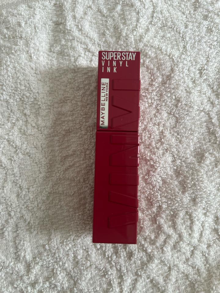 Суперстойкая жидкая помада для губ Maybelline Vinyl Ink в оттенке 160 Sultry.