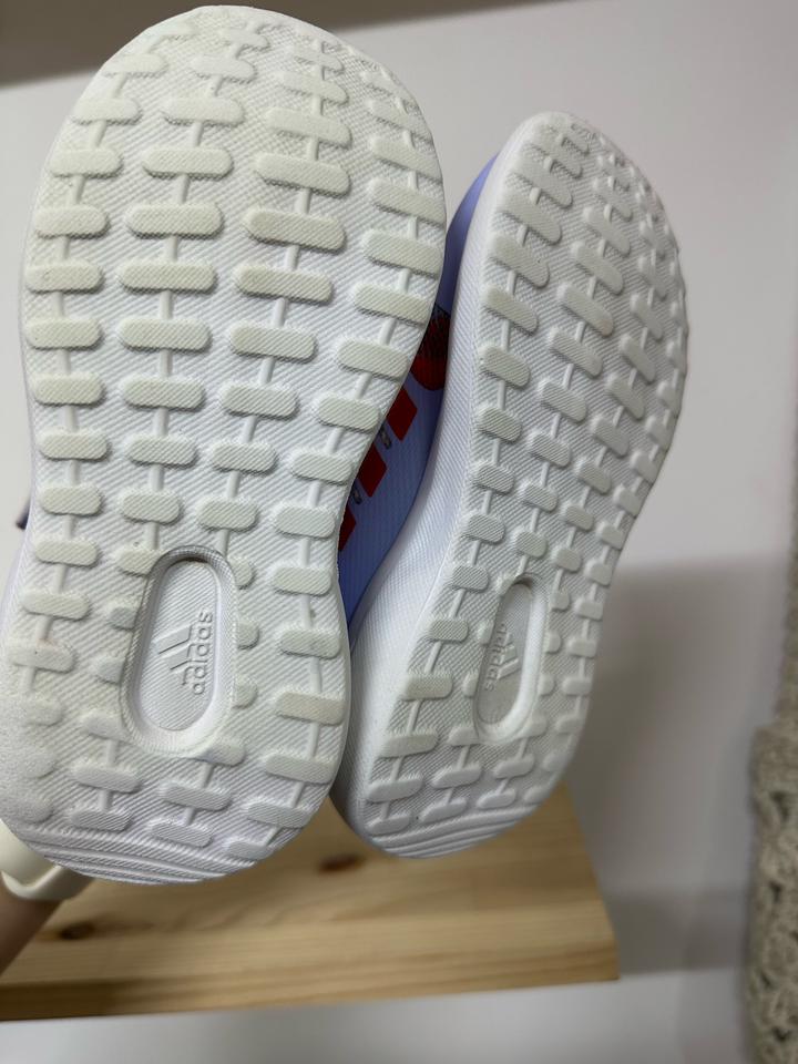 Кроссовки adidas