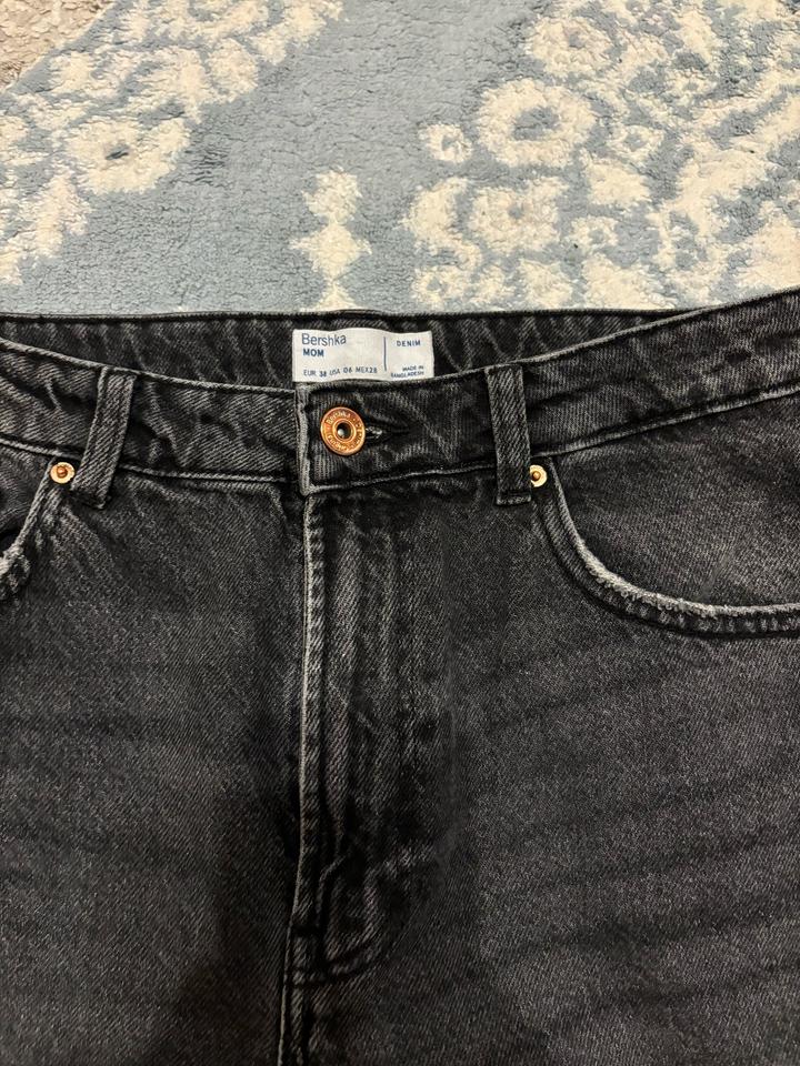 Джинсы mom Bershka черные