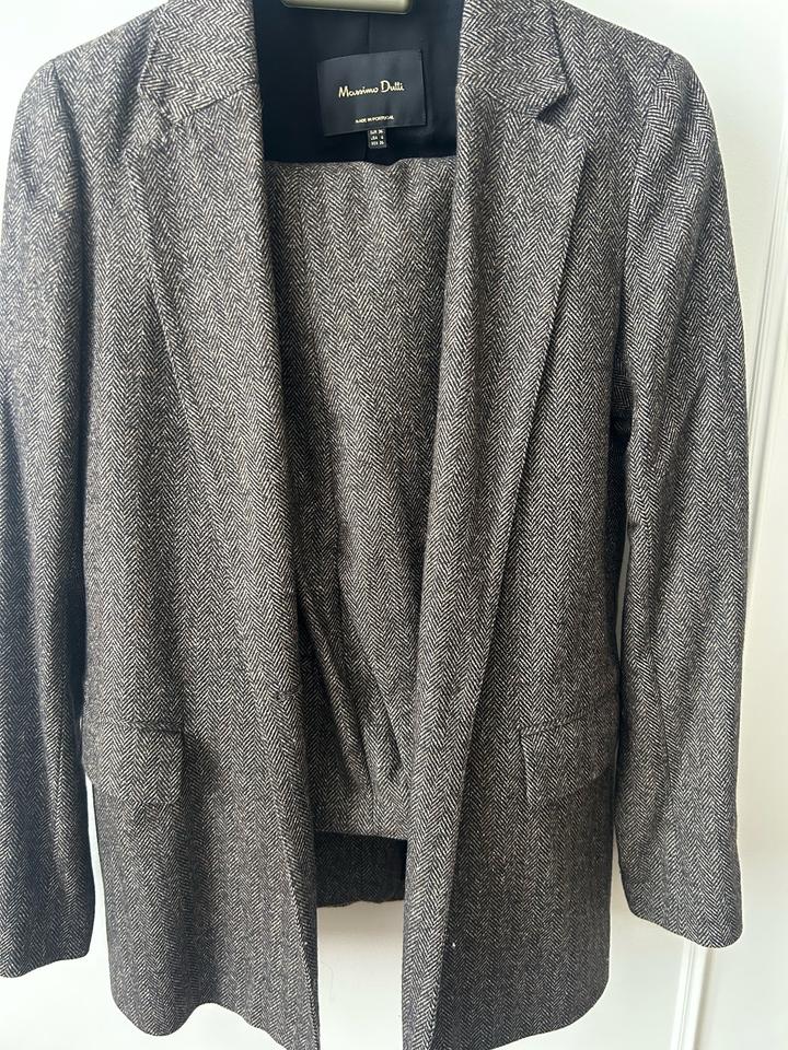 Продам костюм Massimo dutti