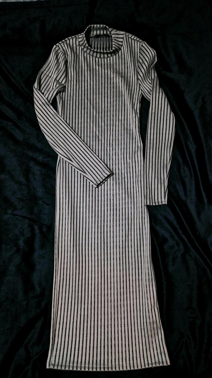Серое платье в полоску Colin's