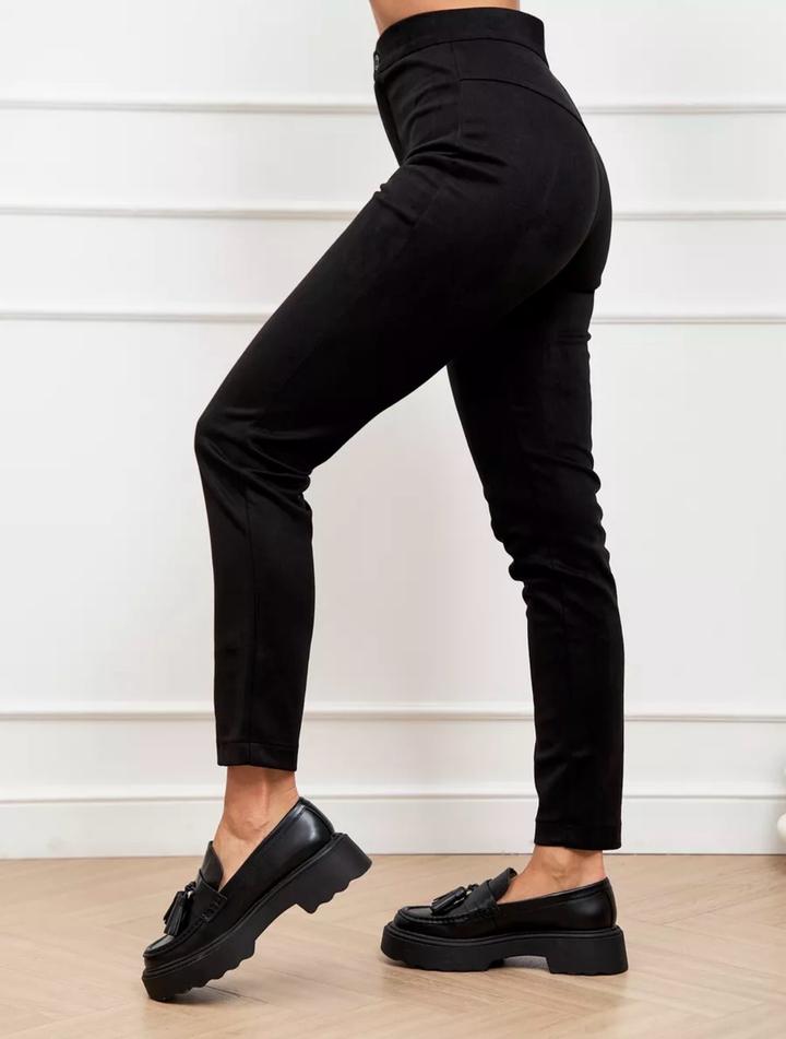 Черные брюки из эко замша