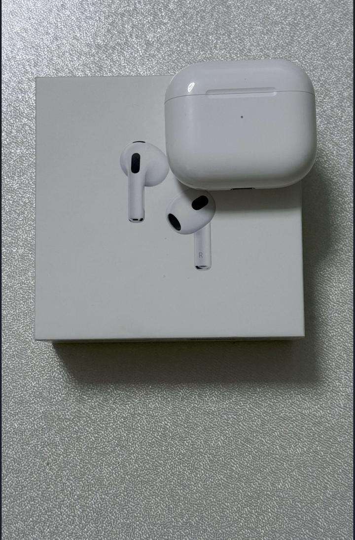 Apple AirPods 3 with MagSafe