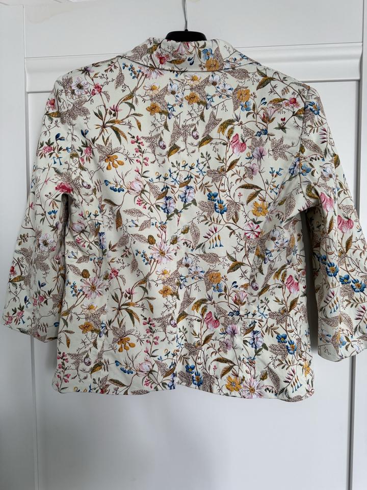 Стильный жакет Oodji Collection.