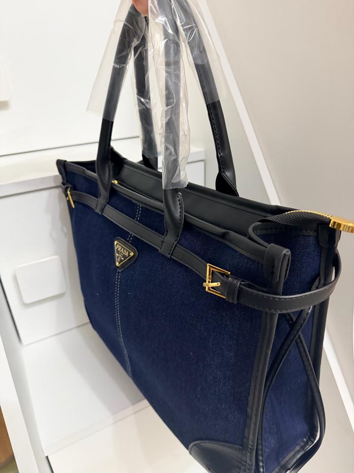 Новая сумка Prada