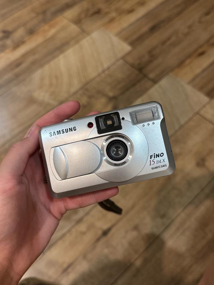 Samsung Fino 15DLX Quartz Date плёночный фотоаппарат