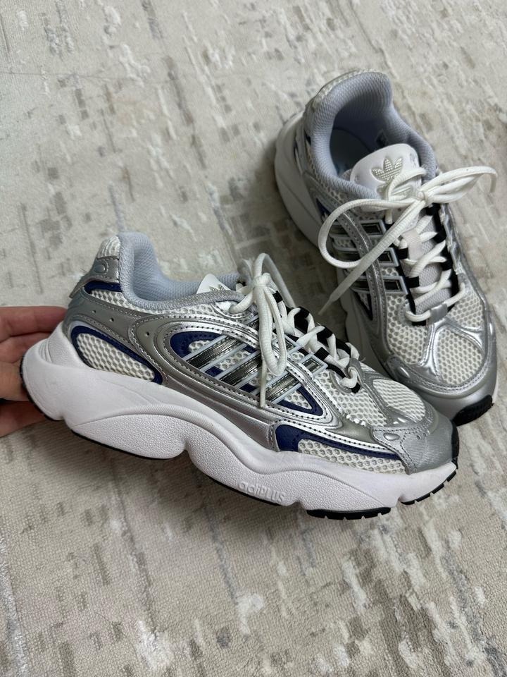 Адидас кроссовка