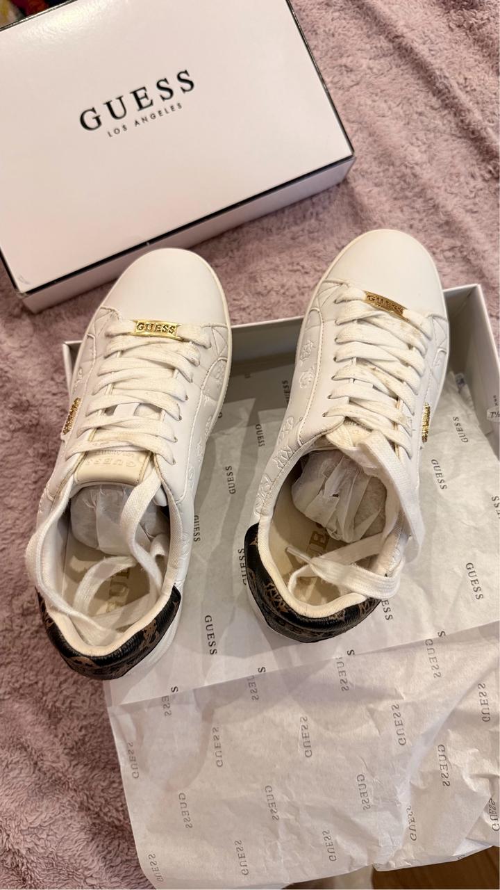 Белые кеды GUESS, оригинал, размер 38