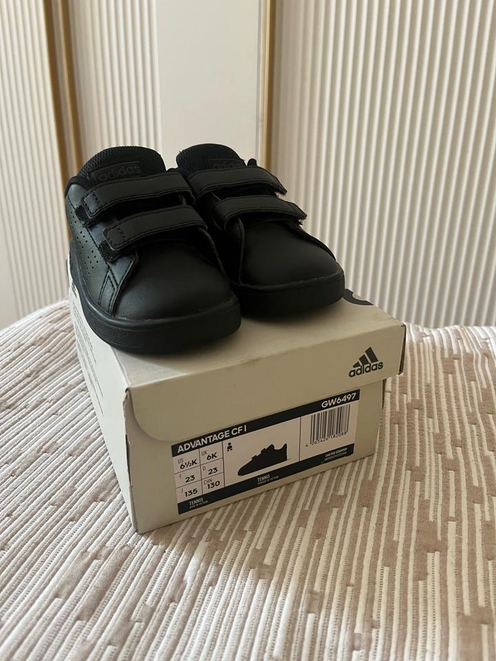 Кроссовки adidas детские