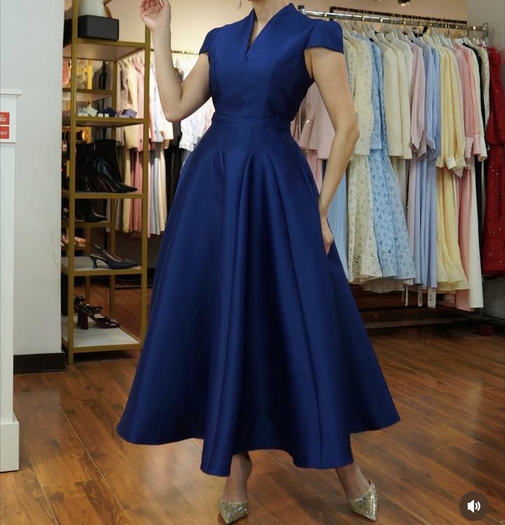 Элегантное синее платье