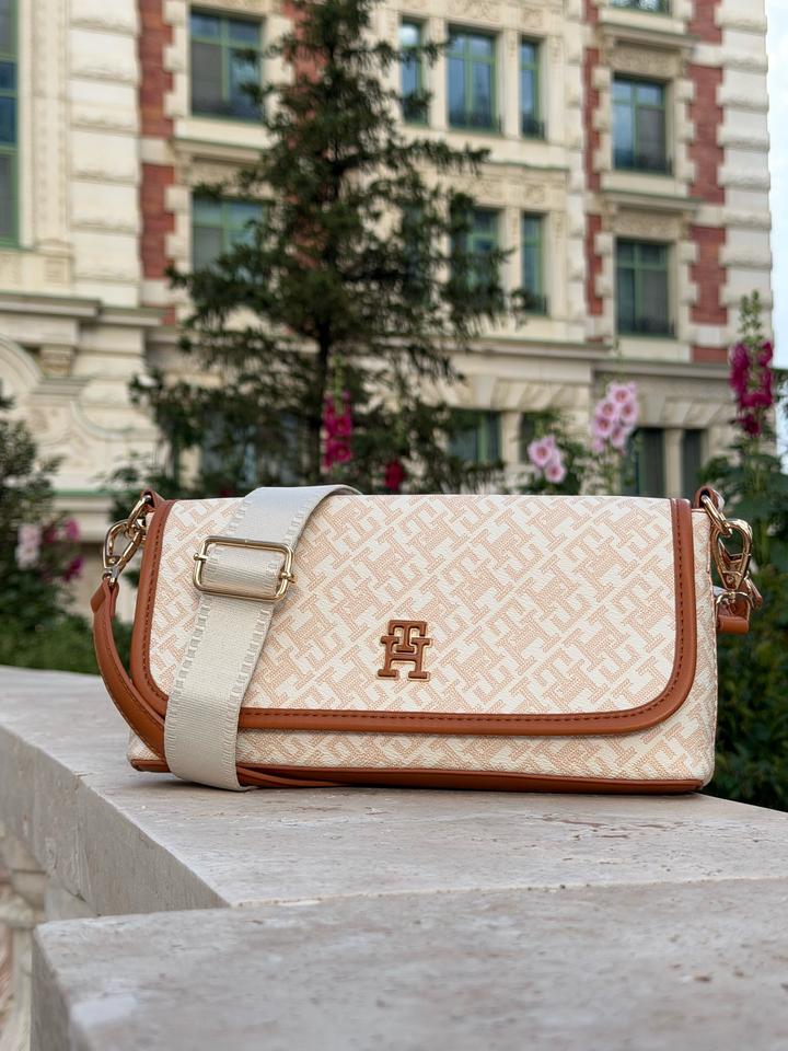 Tommy Hilfiger Monogram Convertible Bag Beige/Camel