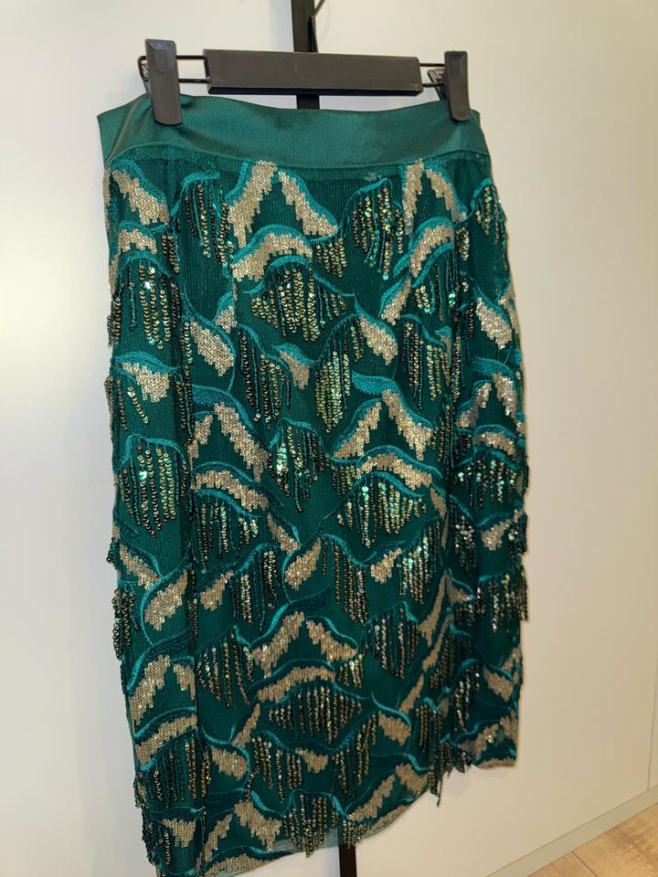 Изумрудная нарядная юбка с висюльками