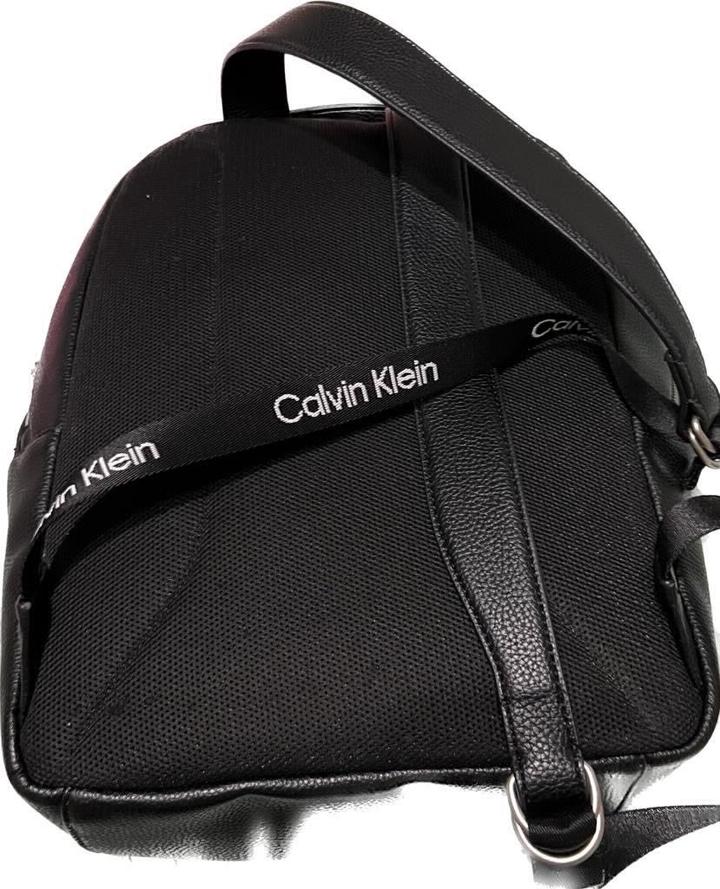 Кожаный черный рюкзак Calvin Klein
