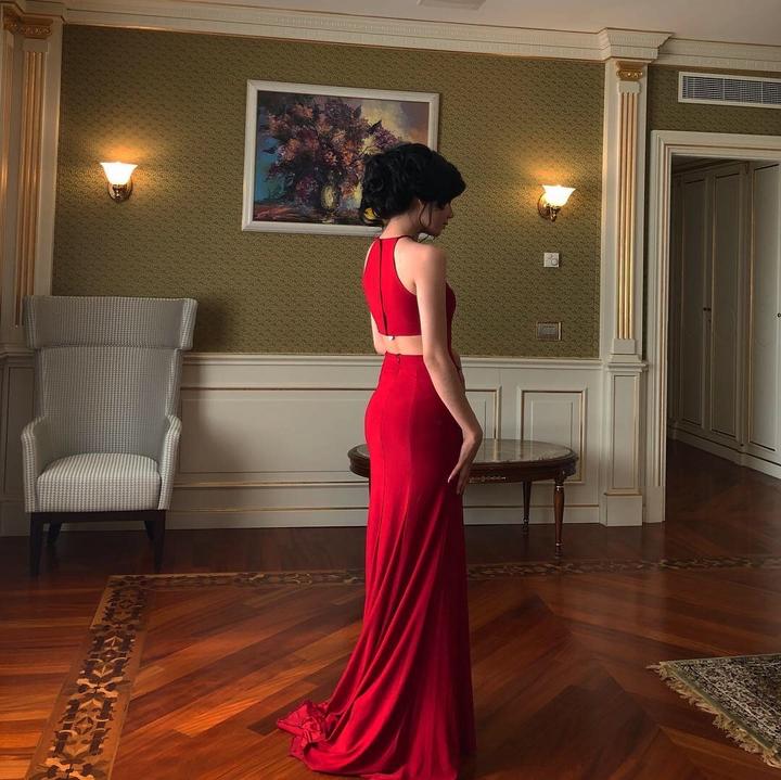 Платье красное