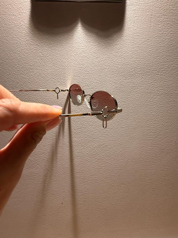 Солнцезащитные очки с чехлом