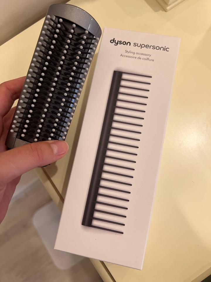 Гребень от Dyson в подарок насадка