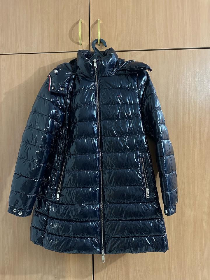 Темно синий зимний пуховик Tommy Hilfiger