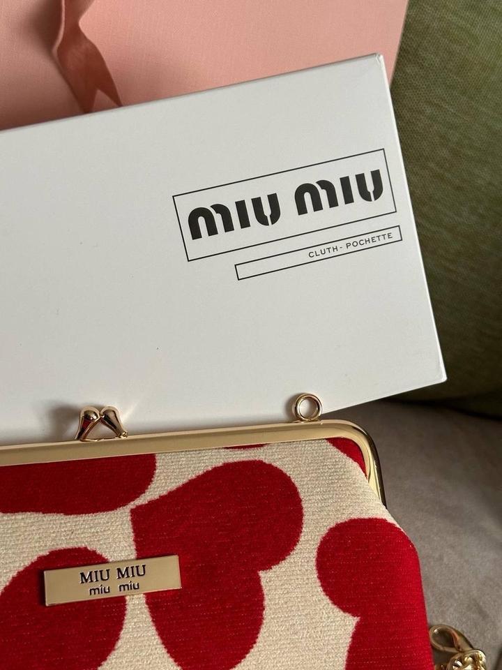 Сумочка от Miu Miu Beauty