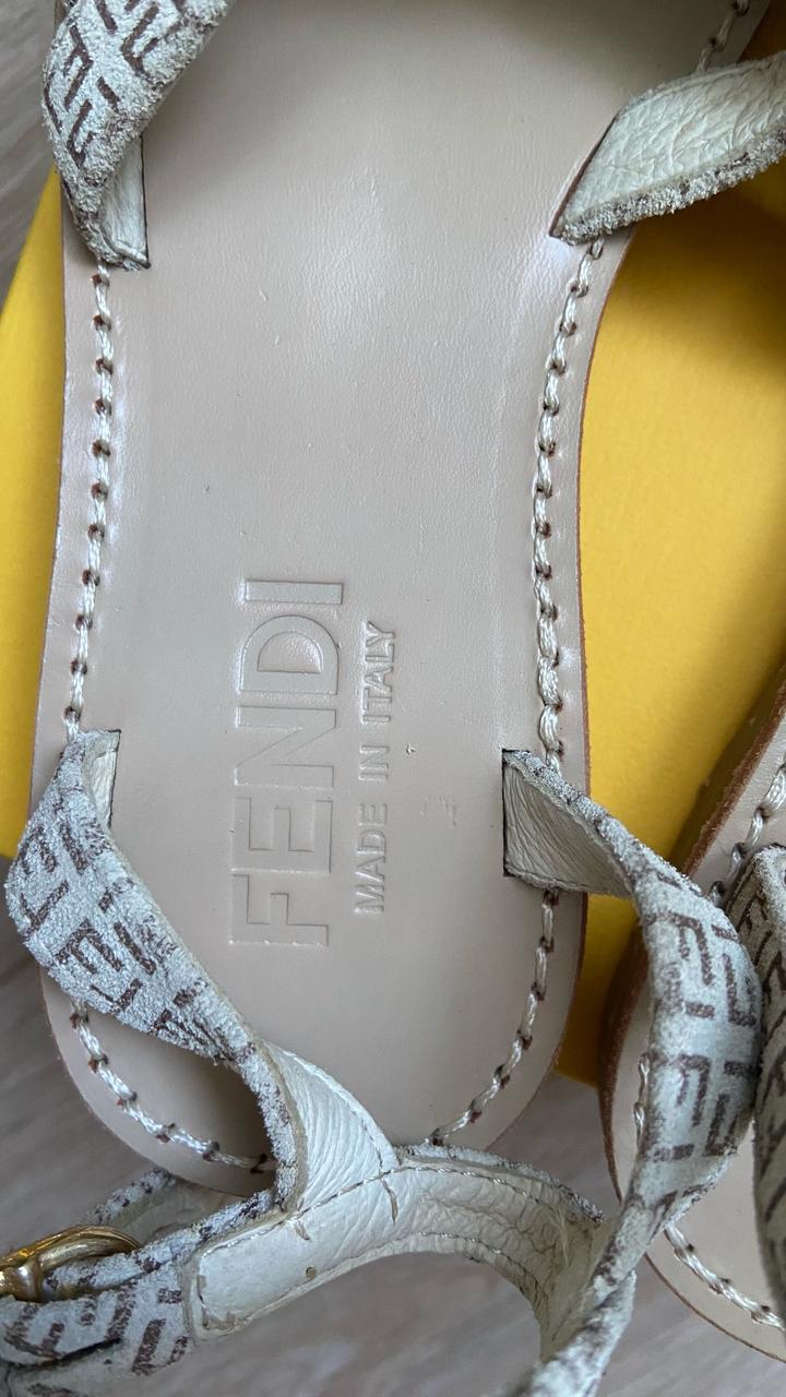 Сандалии Fendi
