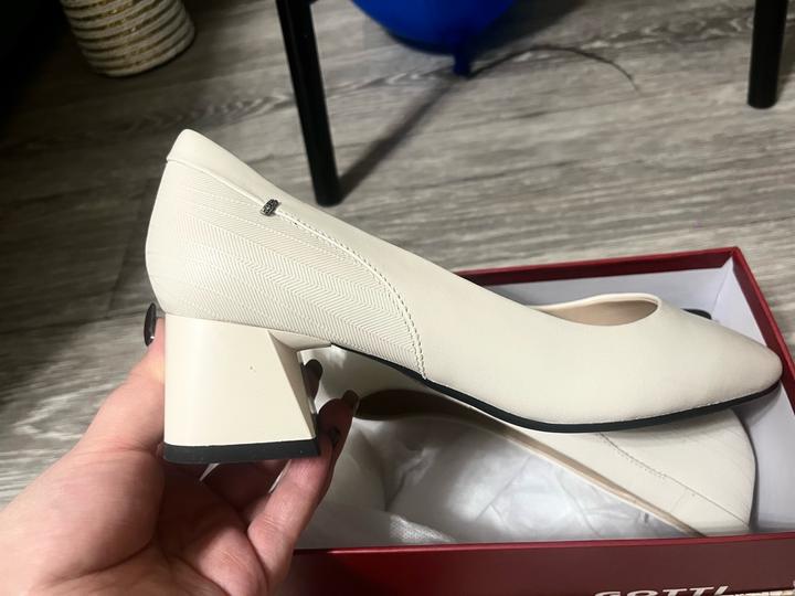 Продам натуральные кожаные туфли 39р