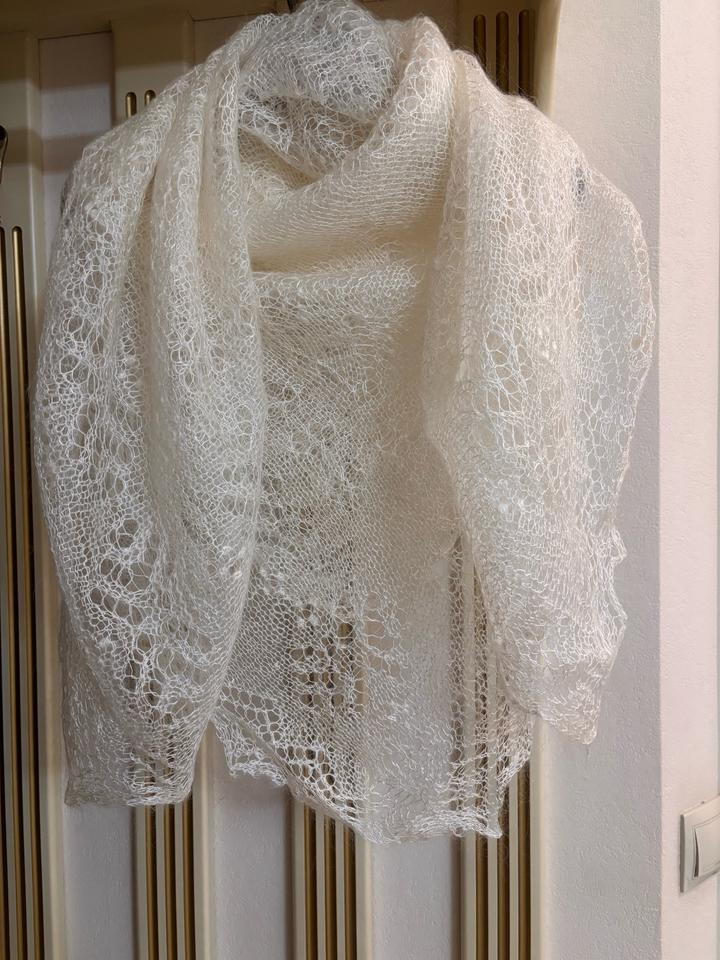 Пуховый, ажурный оренбургский платок