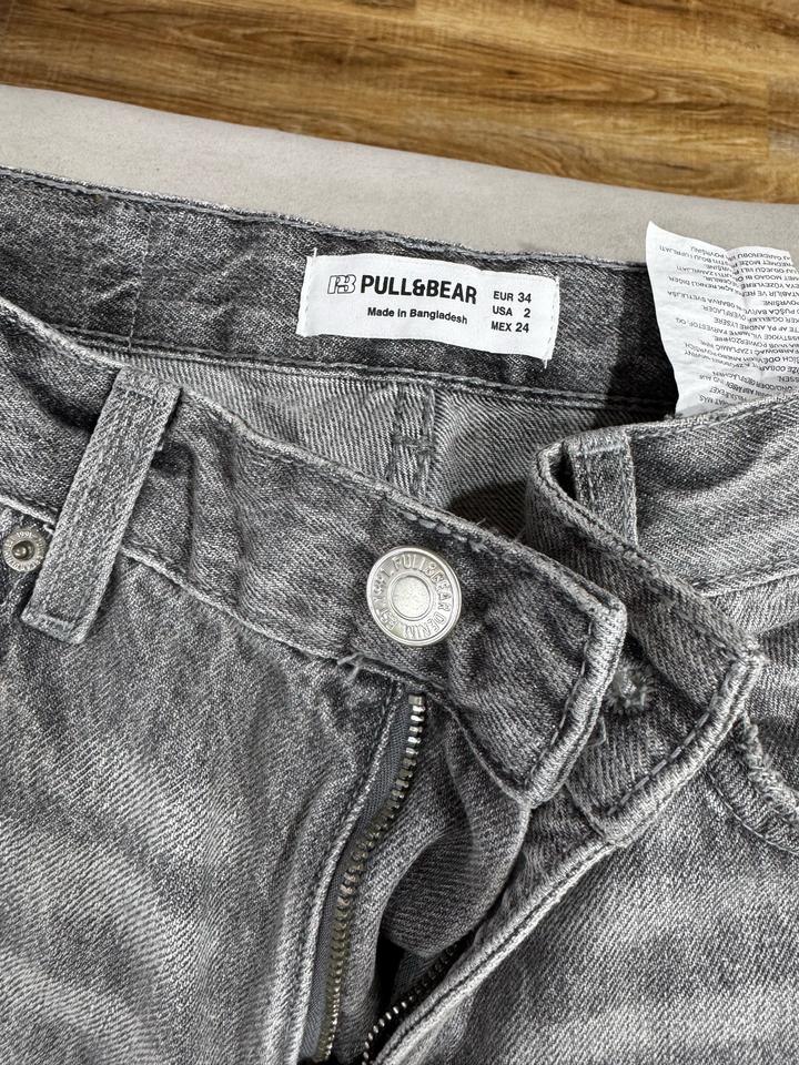 серый джинсы прямые.